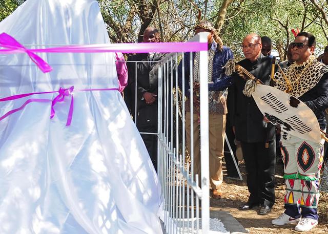 1. Unveiling the Queer Icon: Exploring the Intriguing Intersection of Fashion and Identity in Bulge Culture