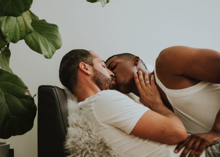 Insta-Loving: Exploring English Instagram’s Sexy Side!