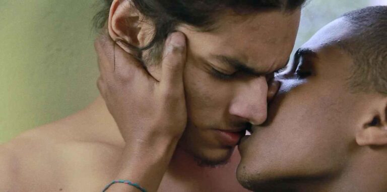 Hung for My Hunk’s Heft: Unwrapping His Bulging Beauty, I’m Sprung!