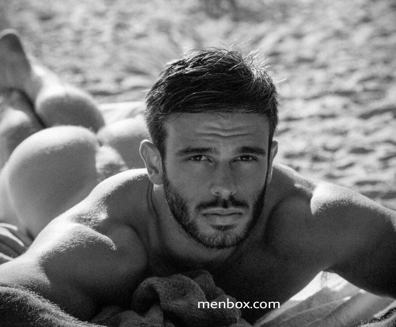 Hot Bedroom Adventures: Anonymous Gay Encounters in the City of Sin
