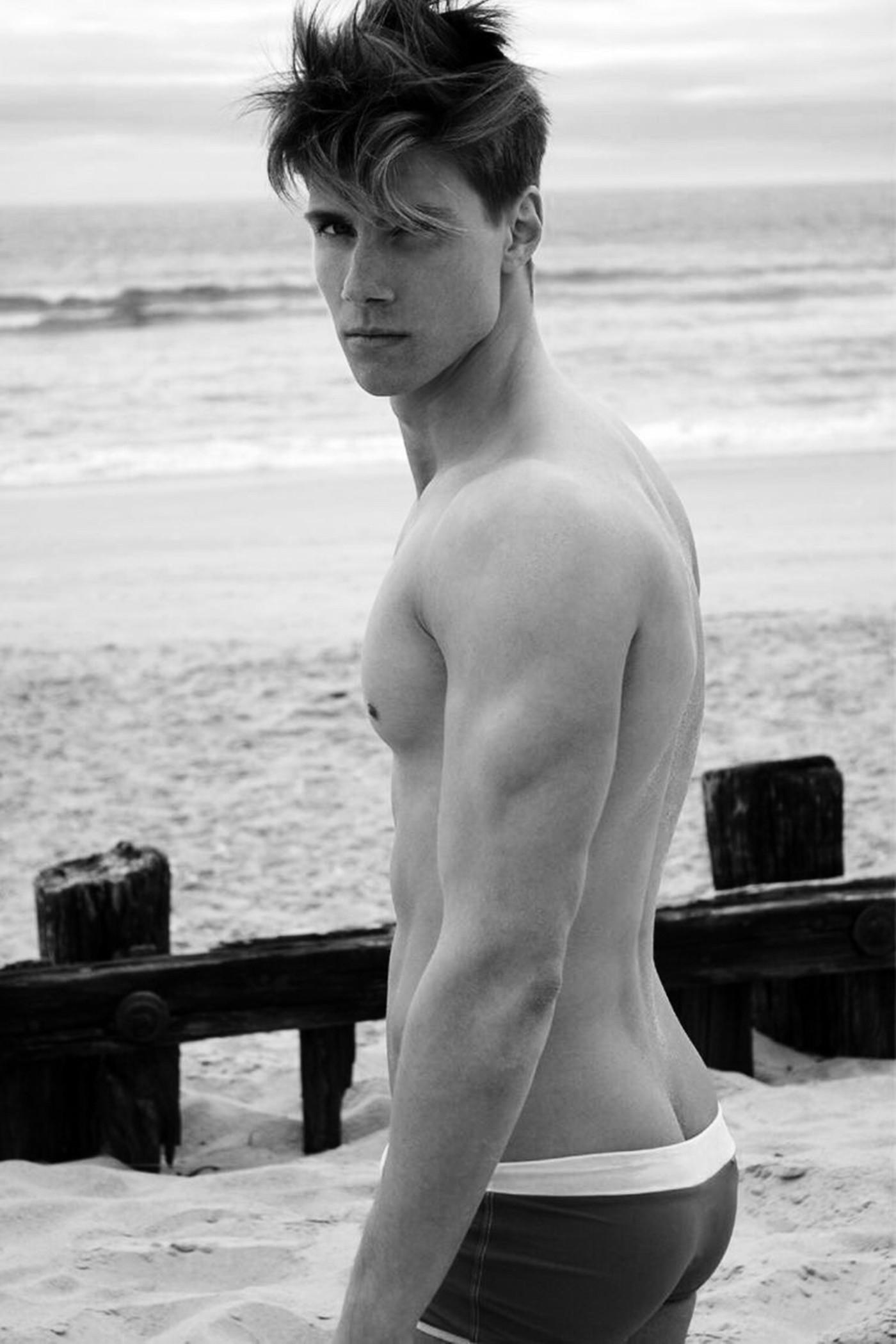 Unzipped Zippers: Unlocking Forbidden Sensations at the Male Meat Market