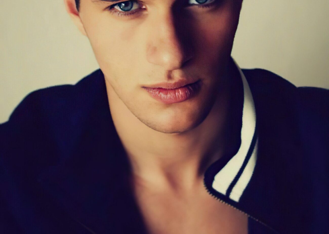 The Angel’s Sinful Embrace: My Dark, Lust-filled Encounter Under the City Lights