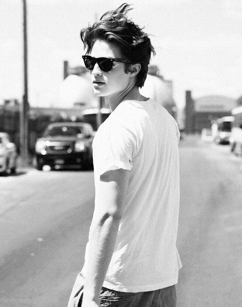 Scarlet Shadows: Unveiling Isaiah’s Thrilling Seduction, My Timid First